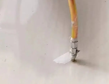 鸠江瓷砖空鼓维修公司专业解答在瓷砖铺贴过程中，如果使用的砂料过粗（如全部使用了粗砂），可能会导致以下问题